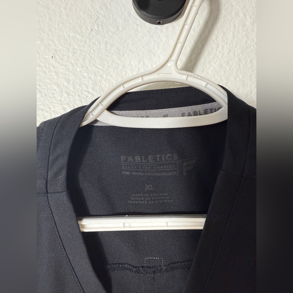 Fabletics Method 2-Pocket Scrub Top - Picture 3 of 3